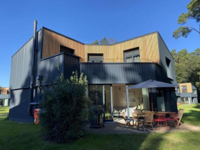 Super nice holiday home by the lake